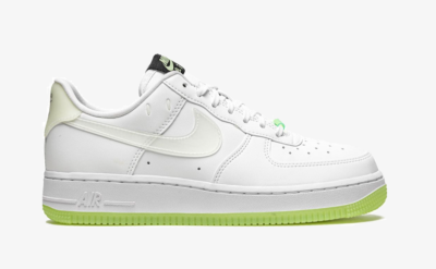 Nike AirForce 1 Low ’07 sneakers have a Nike day